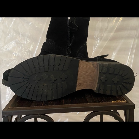 Steve Madden black suede booties - Picture 2 of 3